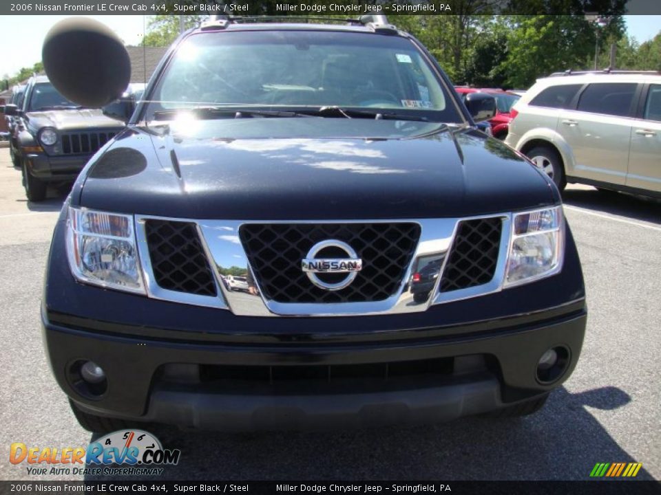 2006 Nissan Frontier LE Crew Cab 4x4 Super Black / Steel Photo #3