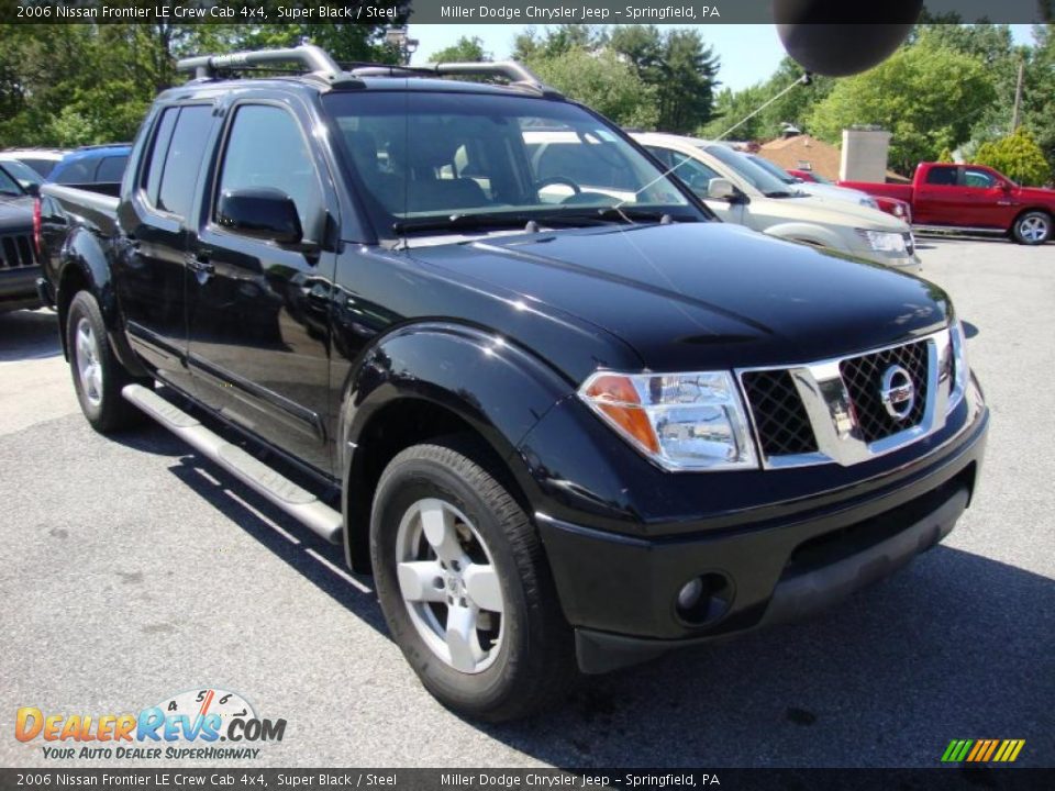 2006 Nissan Frontier LE Crew Cab 4x4 Super Black / Steel Photo #4