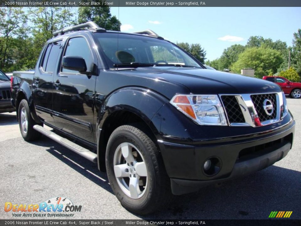 2006 Nissan Frontier LE Crew Cab 4x4 Super Black / Steel Photo #5