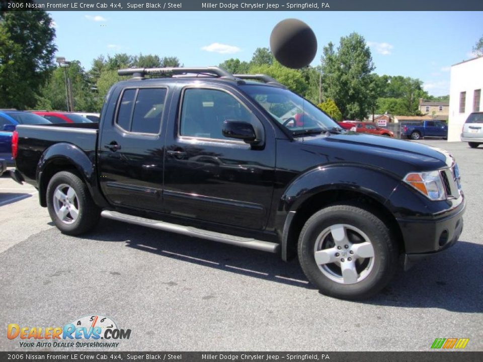 2006 Nissan Frontier LE Crew Cab 4x4 Super Black / Steel Photo #6