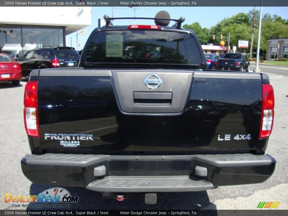 2006 Nissan Frontier LE Crew Cab 4x4 Super Black / Steel Photo #9