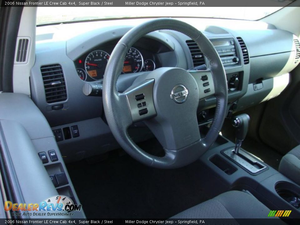 2006 Nissan Frontier LE Crew Cab 4x4 Super Black / Steel Photo #12