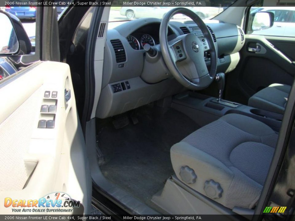 2006 Nissan Frontier LE Crew Cab 4x4 Super Black / Steel Photo #13