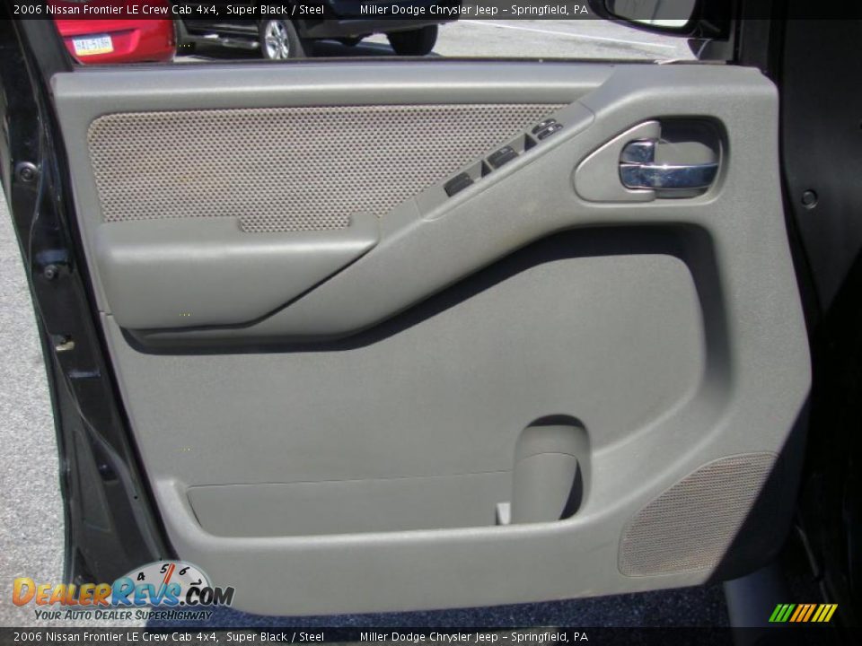 2006 Nissan Frontier LE Crew Cab 4x4 Super Black / Steel Photo #14
