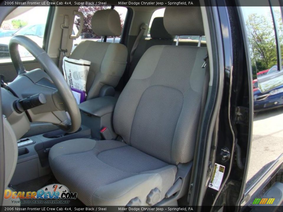 2006 Nissan Frontier LE Crew Cab 4x4 Super Black / Steel Photo #17