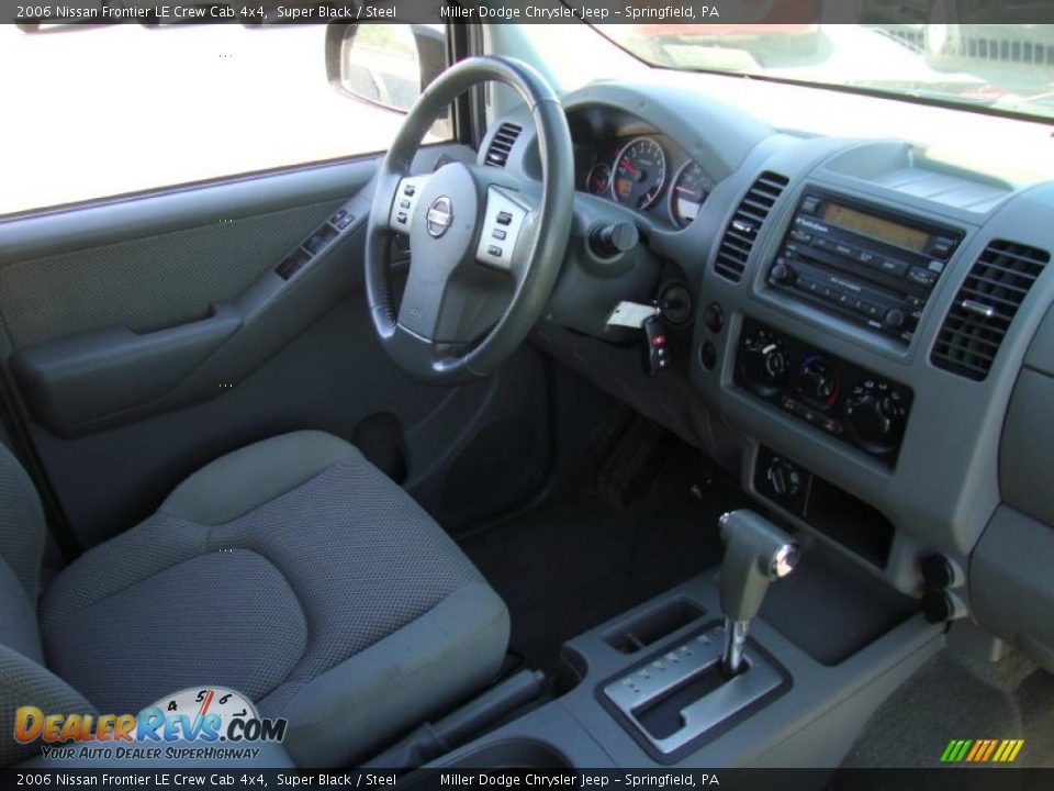 2006 Nissan Frontier LE Crew Cab 4x4 Super Black / Steel Photo #20
