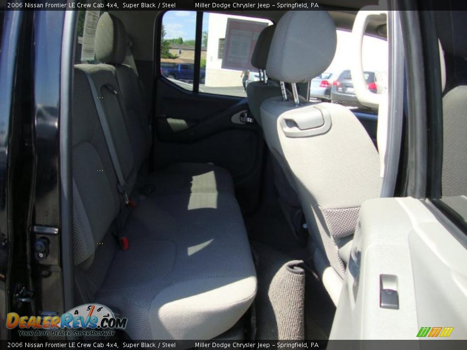 2006 Nissan Frontier LE Crew Cab 4x4 Super Black / Steel Photo #22