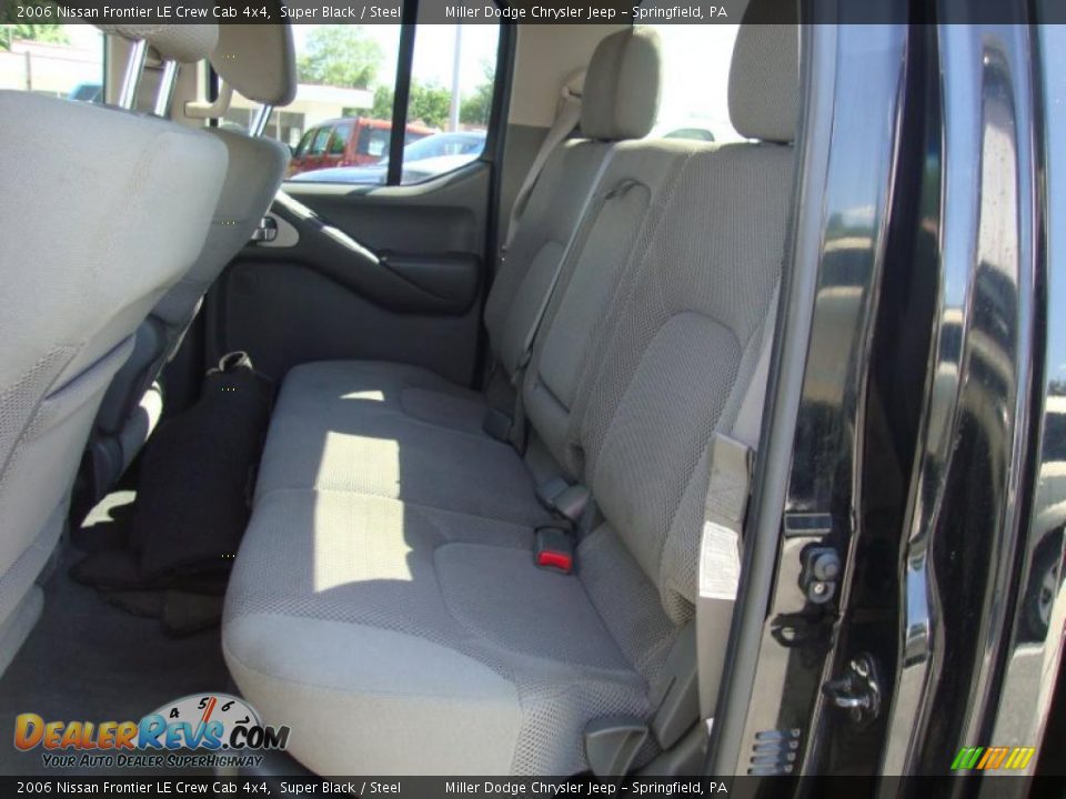 2006 Nissan Frontier LE Crew Cab 4x4 Super Black / Steel Photo #23