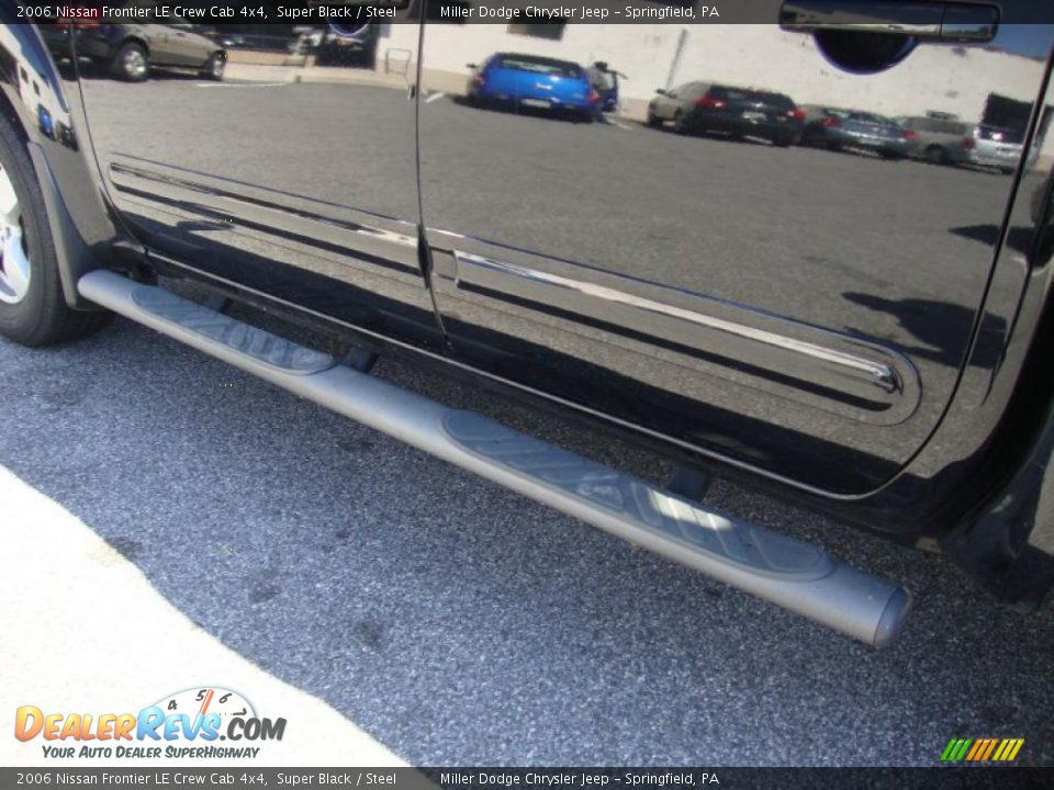 2006 Nissan Frontier LE Crew Cab 4x4 Super Black / Steel Photo #29