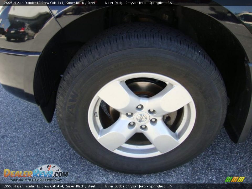 2006 Nissan Frontier LE Crew Cab 4x4 Super Black / Steel Photo #30