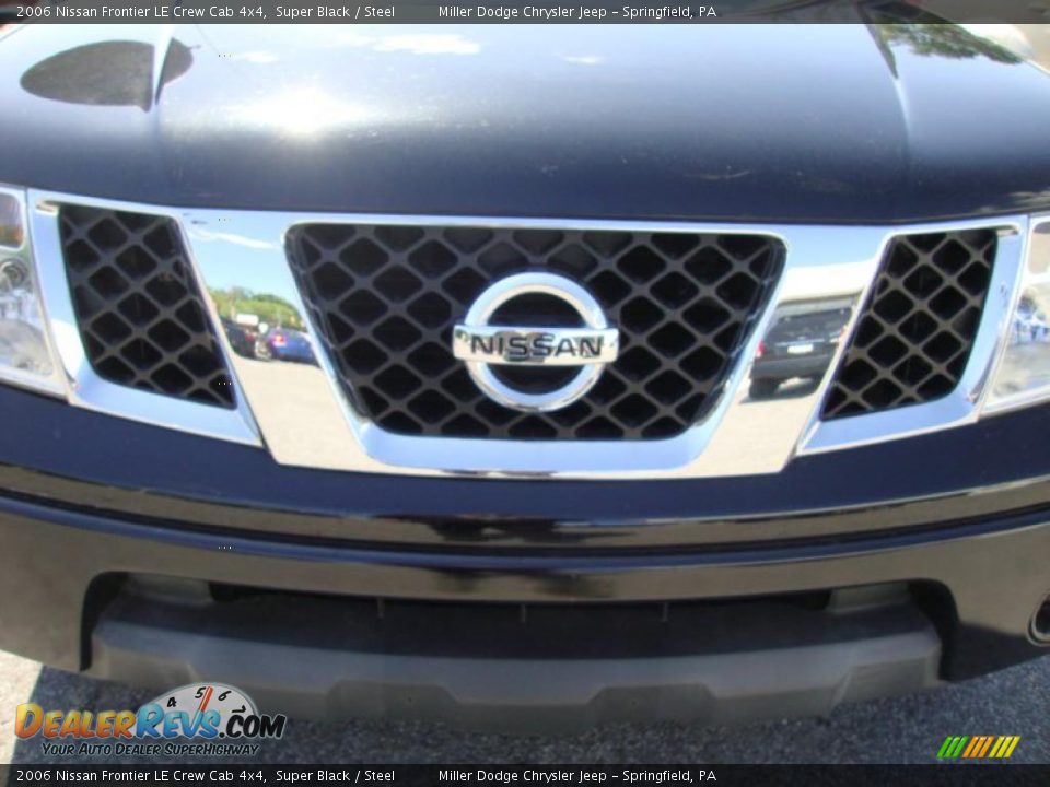2006 Nissan Frontier LE Crew Cab 4x4 Super Black / Steel Photo #34