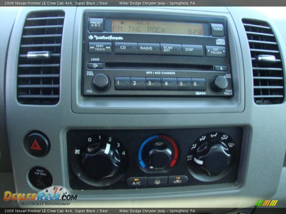 2006 Nissan Frontier LE Crew Cab 4x4 Super Black / Steel Photo #35