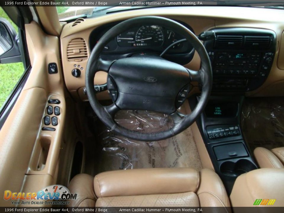 1996 Ford Explorer Eddie Bauer 4x4 Oxford White / Beige Photo #26