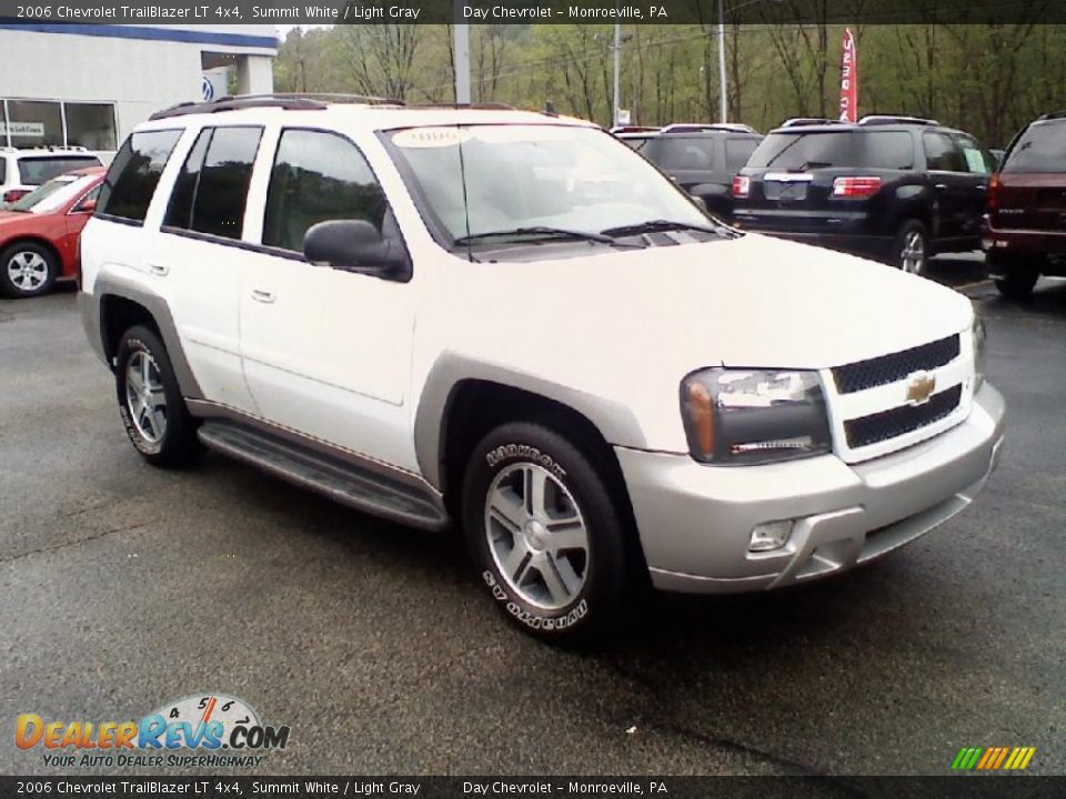 2006 Chevrolet TrailBlazer LT 4x4 Summit White / Light Gray Photo #2
