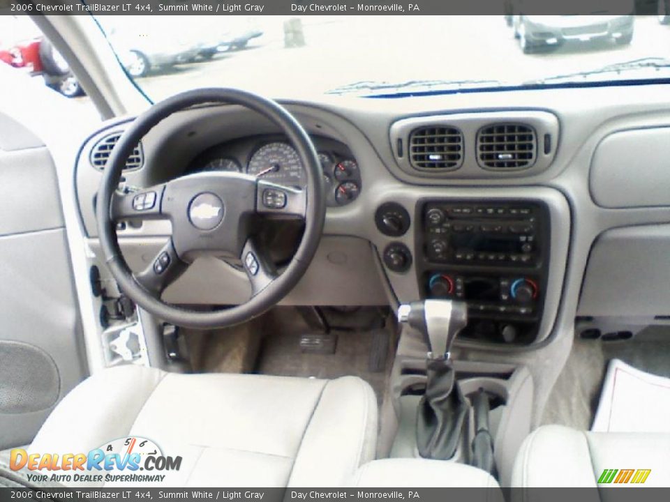 2006 Chevrolet TrailBlazer LT 4x4 Summit White / Light Gray Photo #8