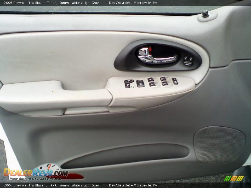 2006 Chevrolet TrailBlazer LT 4x4 Summit White / Light Gray Photo #10