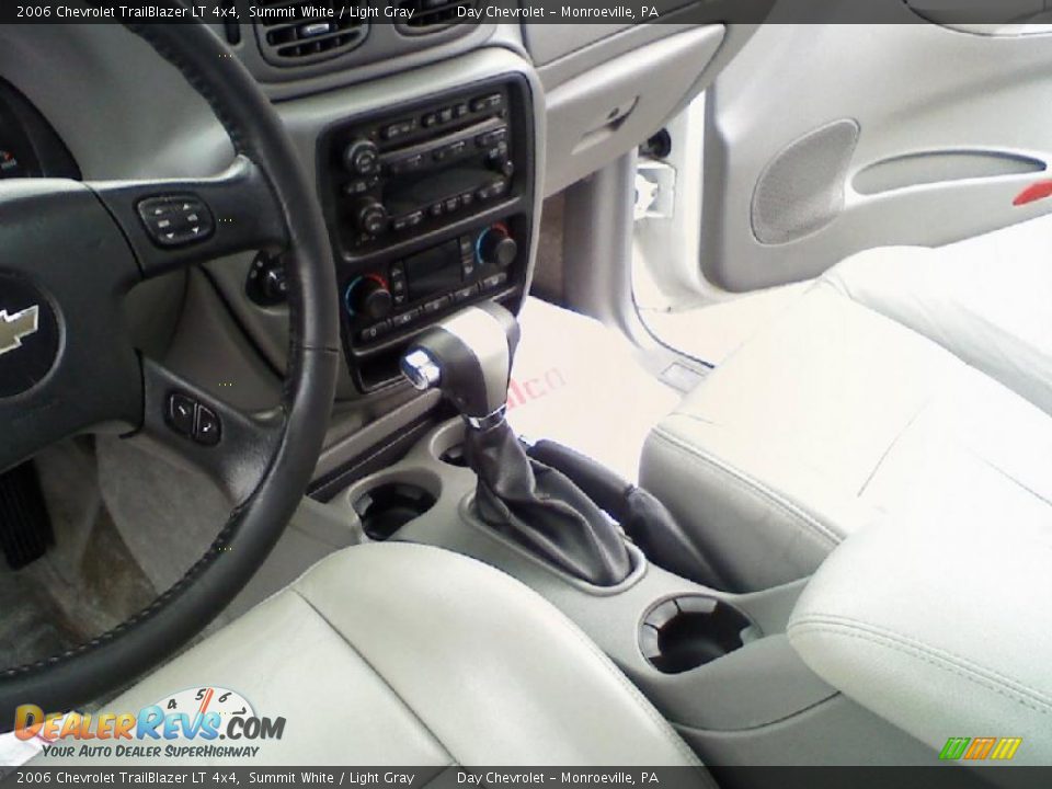 2006 Chevrolet TrailBlazer LT 4x4 Summit White / Light Gray Photo #11