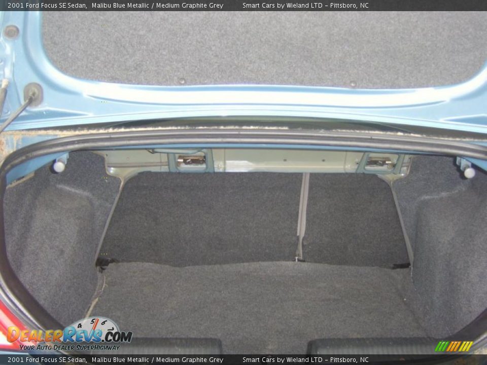2001 Ford Focus SE Sedan Malibu Blue Metallic / Medium Graphite Grey Photo #7