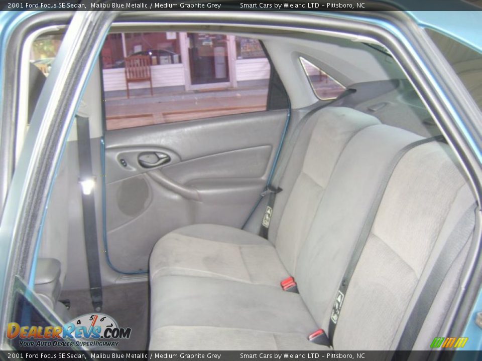 2001 Ford Focus SE Sedan Malibu Blue Metallic / Medium Graphite Grey Photo #8