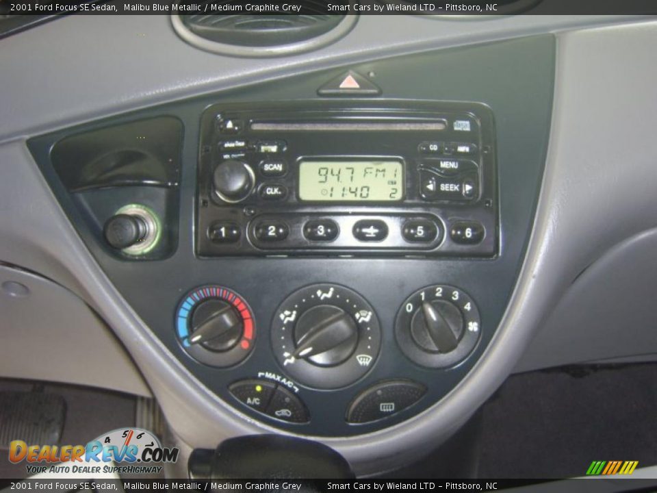 2001 Ford Focus SE Sedan Malibu Blue Metallic / Medium Graphite Grey Photo #11