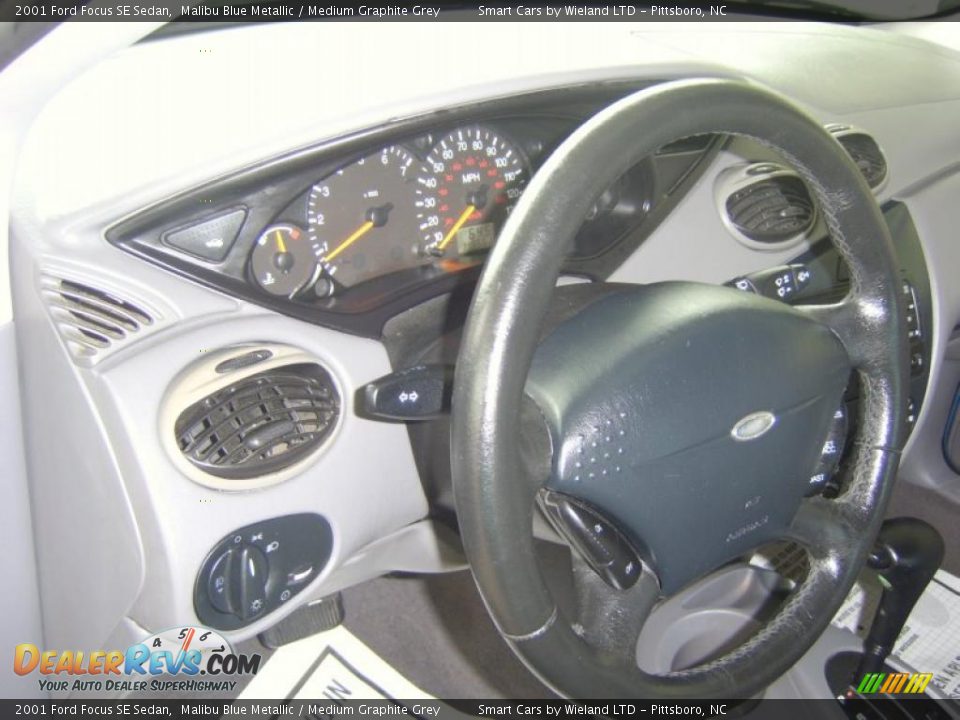 2001 Ford Focus SE Sedan Malibu Blue Metallic / Medium Graphite Grey Photo #13