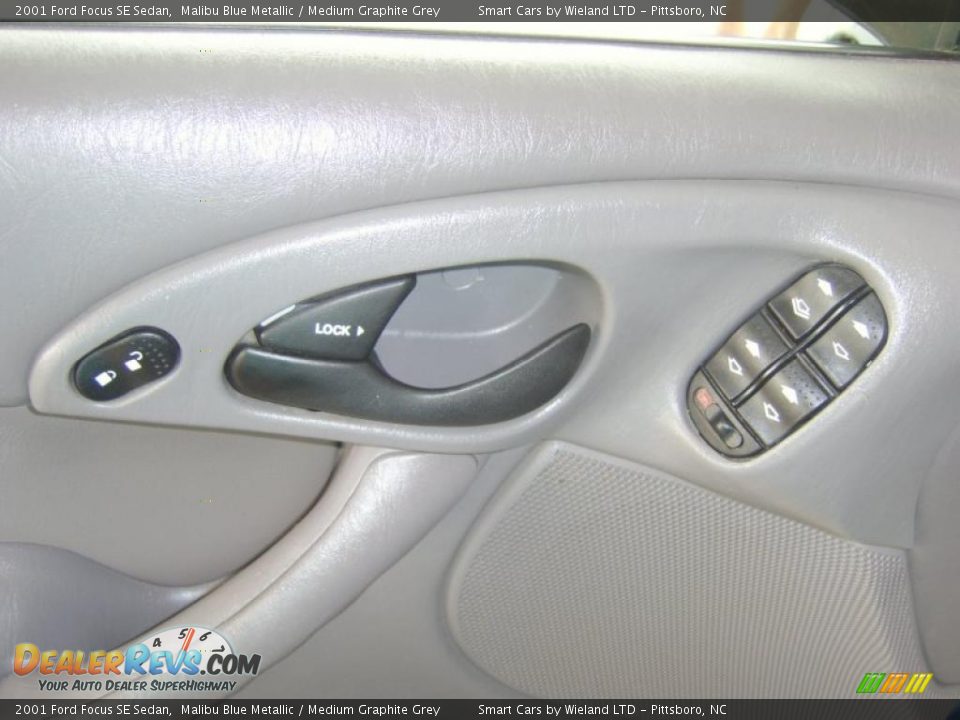 2001 Ford Focus SE Sedan Malibu Blue Metallic / Medium Graphite Grey Photo #14
