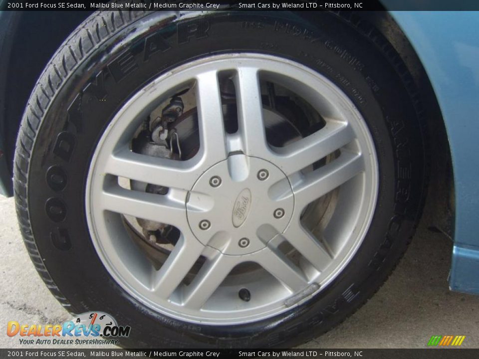 2001 Ford Focus SE Sedan Malibu Blue Metallic / Medium Graphite Grey Photo #16