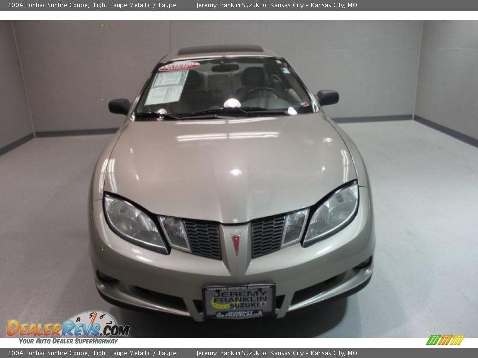 2004 Pontiac Sunfire Coupe Light Taupe Metallic / Taupe Photo #2
