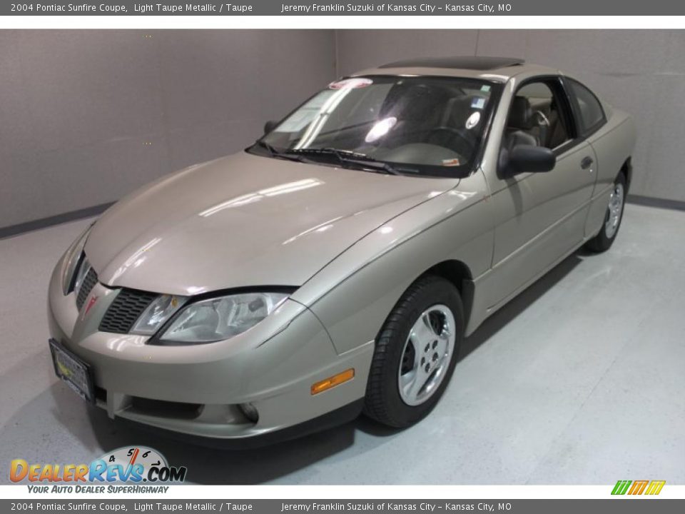 2004 Pontiac Sunfire Coupe Light Taupe Metallic / Taupe Photo #3