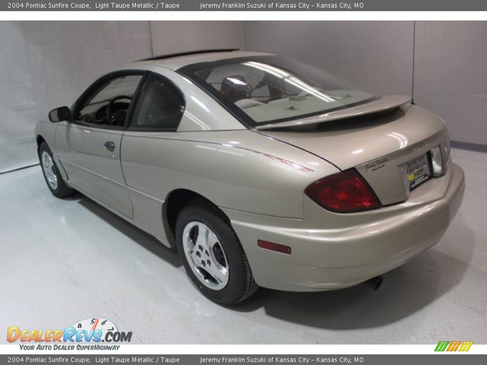 2004 Pontiac Sunfire Coupe Light Taupe Metallic / Taupe Photo #4