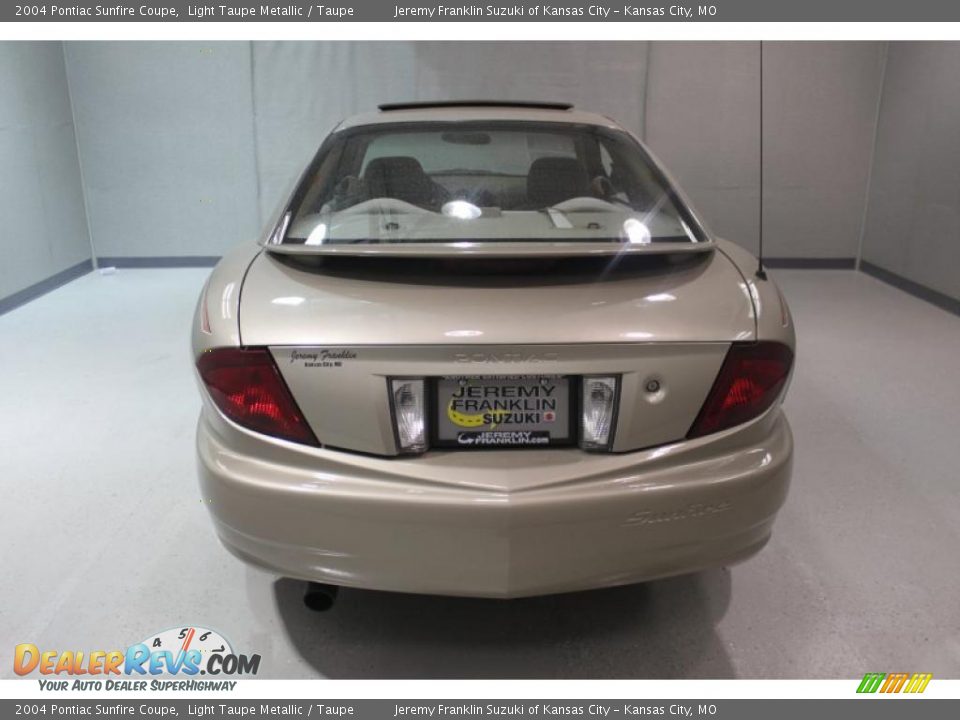 2004 Pontiac Sunfire Coupe Light Taupe Metallic / Taupe Photo #5