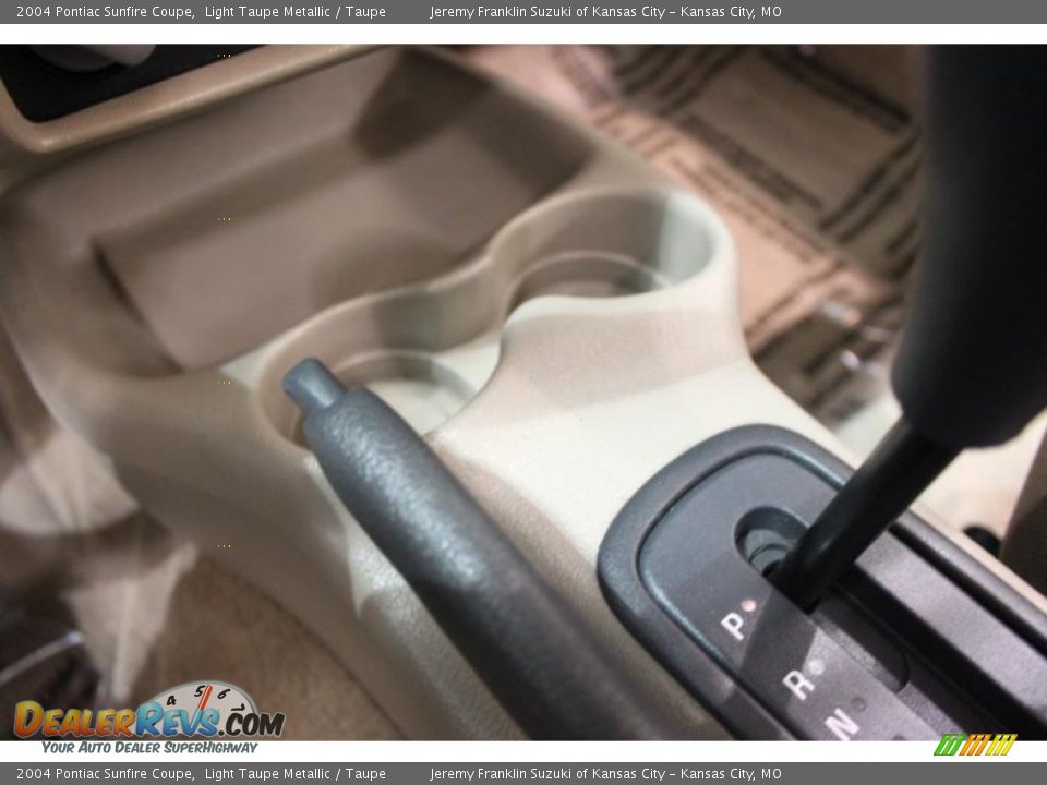 2004 Pontiac Sunfire Coupe Light Taupe Metallic / Taupe Photo #15