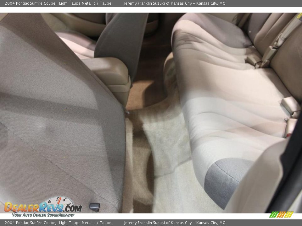 2004 Pontiac Sunfire Coupe Light Taupe Metallic / Taupe Photo #23