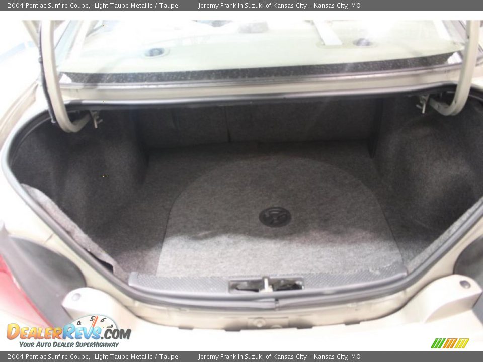 2004 Pontiac Sunfire Coupe Light Taupe Metallic / Taupe Photo #24