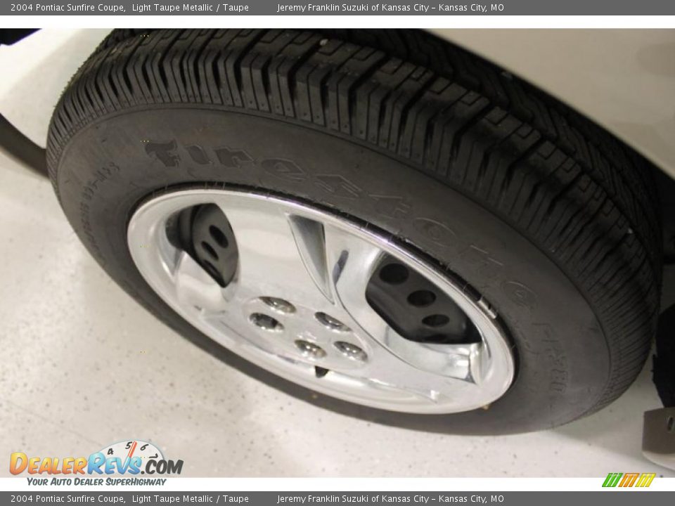 2004 Pontiac Sunfire Coupe Light Taupe Metallic / Taupe Photo #25