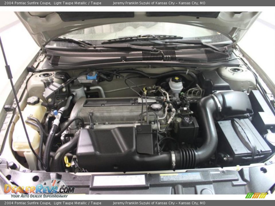 2004 Pontiac Sunfire Coupe Light Taupe Metallic / Taupe Photo #26