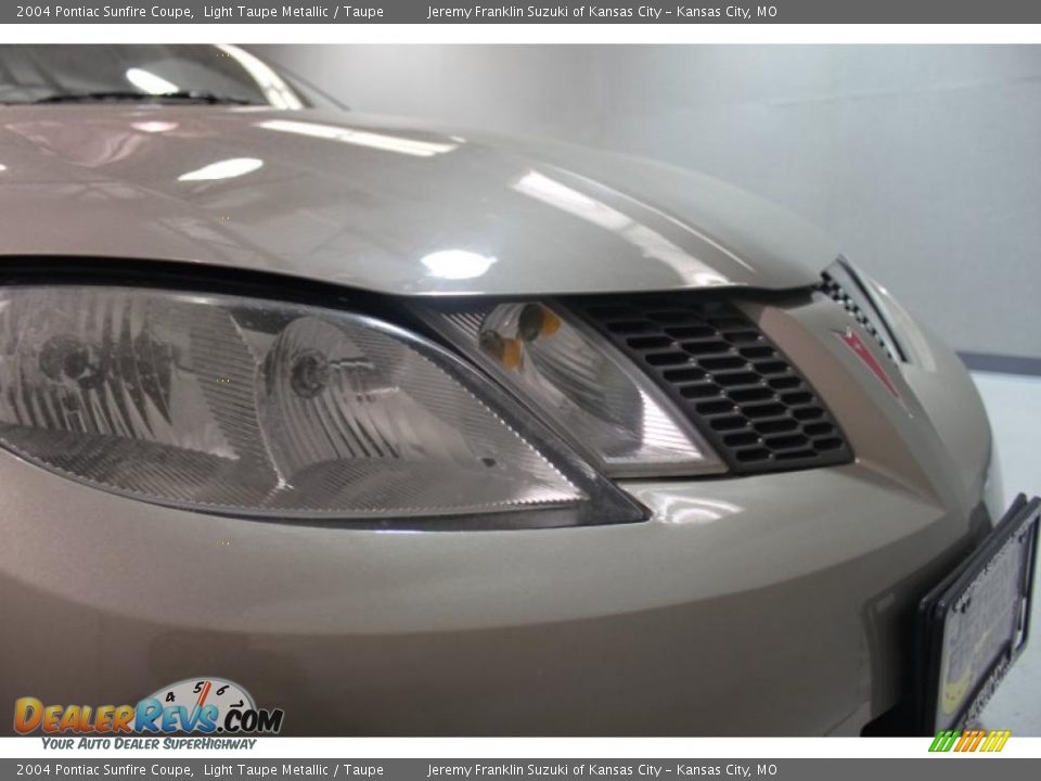 2004 Pontiac Sunfire Coupe Light Taupe Metallic / Taupe Photo #27
