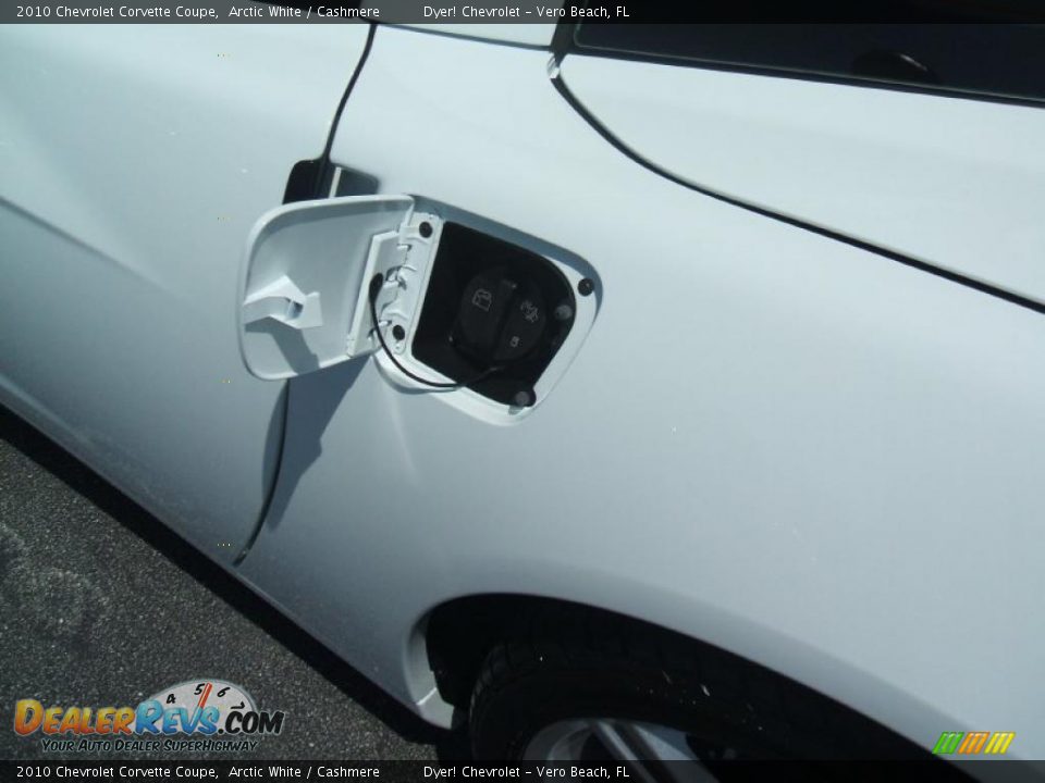 2010 Chevrolet Corvette Coupe Arctic White / Cashmere Photo #7