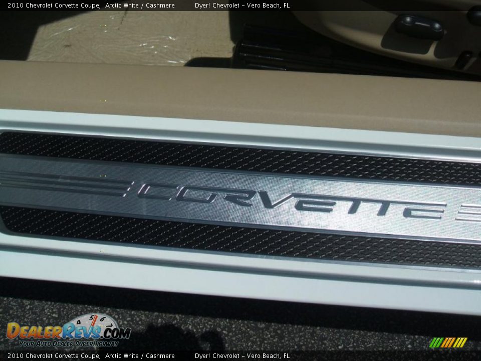 2010 Chevrolet Corvette Coupe Arctic White / Cashmere Photo #10