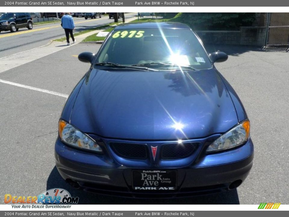 2004 Pontiac Grand Am SE Sedan Navy Blue Metallic / Dark Taupe Photo #8