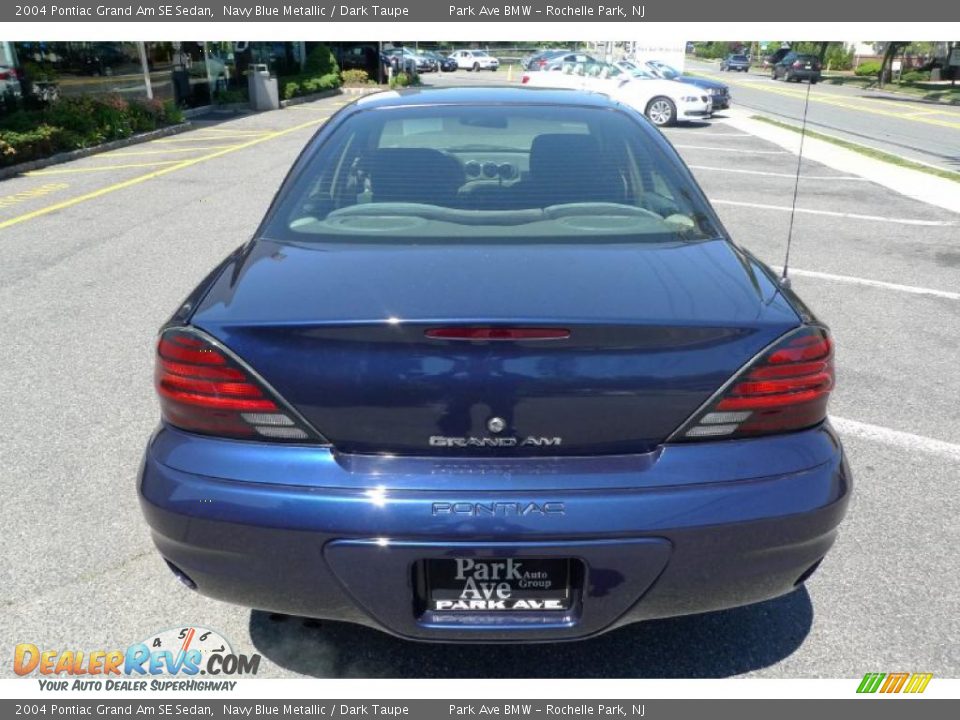 2004 Pontiac Grand Am SE Sedan Navy Blue Metallic / Dark Taupe Photo #10