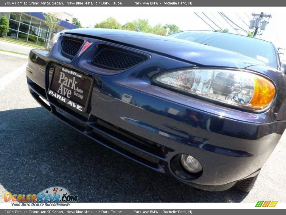 2004 Pontiac Grand Am SE Sedan Navy Blue Metallic / Dark Taupe Photo #13