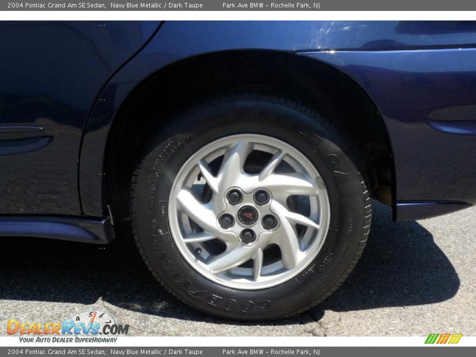 2004 Pontiac Grand Am SE Sedan Navy Blue Metallic / Dark Taupe Photo #15