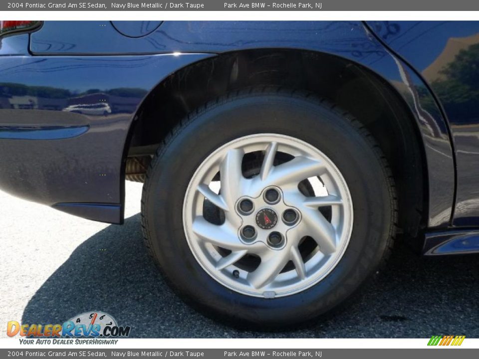 2004 Pontiac Grand Am SE Sedan Navy Blue Metallic / Dark Taupe Photo #18