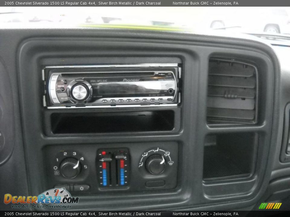 2005 Chevrolet Silverado 1500 LS Regular Cab 4x4 Silver Birch Metallic / Dark Charcoal Photo #17