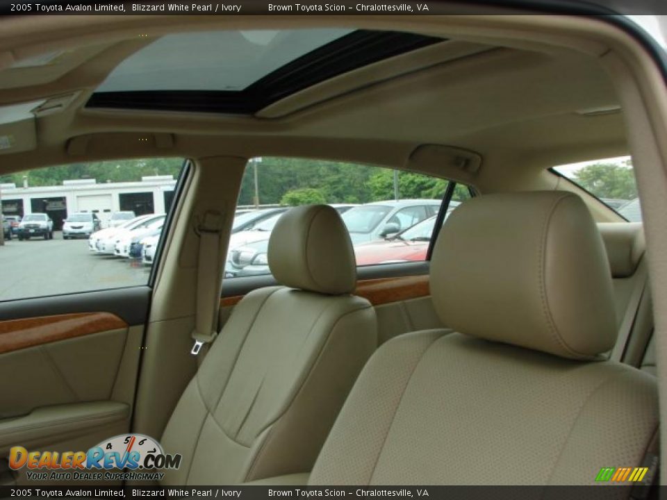 2005 Toyota Avalon Limited Blizzard White Pearl / Ivory Photo #8