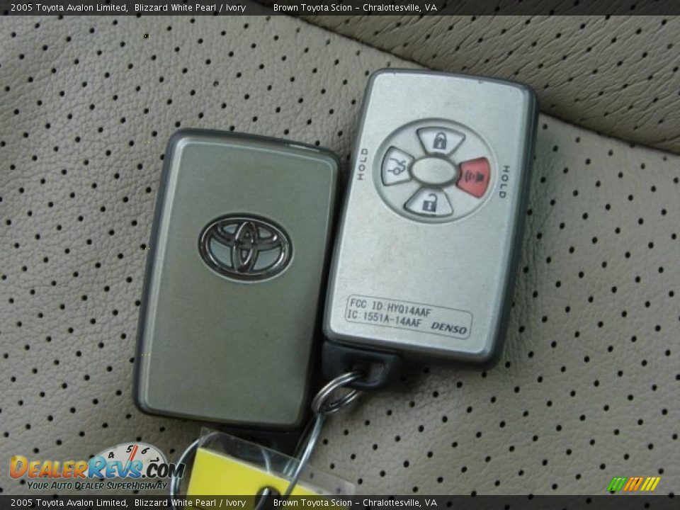 2005 Toyota Avalon Limited Blizzard White Pearl / Ivory Photo #15