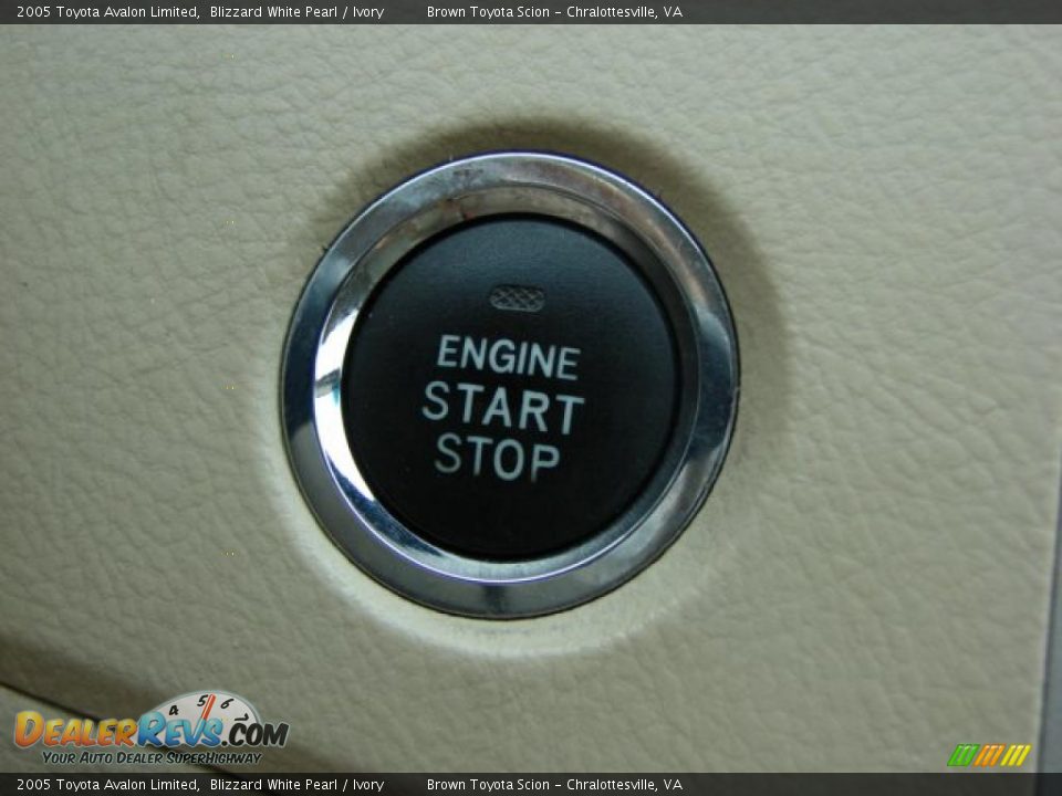 2005 Toyota Avalon Limited Blizzard White Pearl / Ivory Photo #16