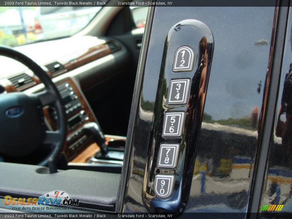 2009 Ford Taurus Limited Tuxedo Black Metallic / Black Photo #13