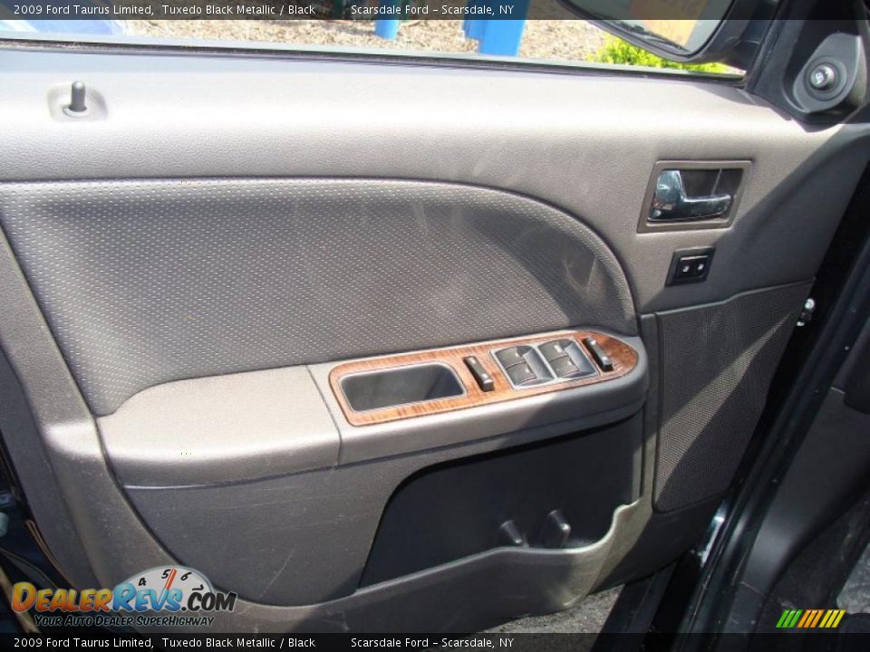 2009 Ford Taurus Limited Tuxedo Black Metallic / Black Photo #14